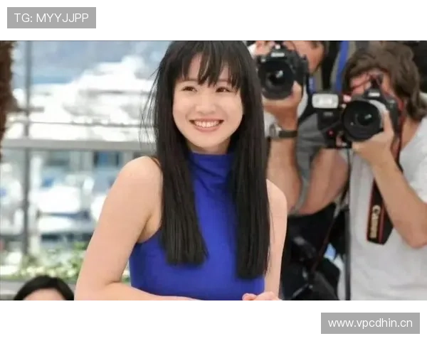 李梦机场那组照，行李堆成小型奢侈品店，我看着都怀疑人生